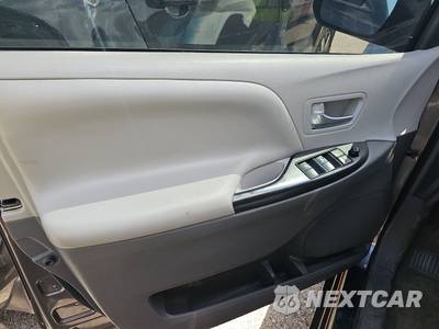 2017 Toyota Sienna LE 8-Passenger 119.3" WB - zdjęcie 9 z 60 - miniatura