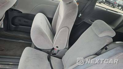 2017 Toyota Sienna LE 8-Passenger 119.3" WB - zdjęcie 31 z 60 - miniatura