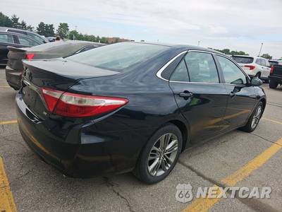 2016 Toyota Camry SE - zdjęcie 4 z 17 - miniatura