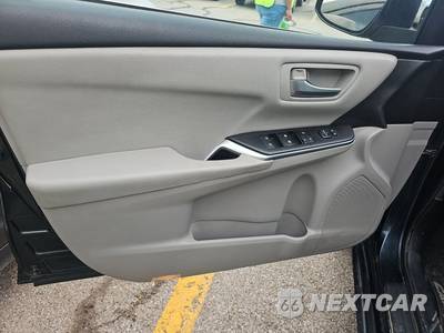 2016 Toyota Camry SE - zdjęcie 9 z 17 - miniatura