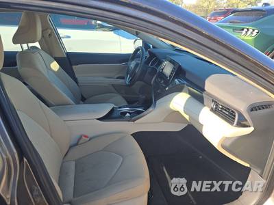 2021 Toyota Camry Hybrid LE - zdjęcie 8 z 26 - miniatura
