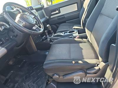 2010 Toyota FJ Cruiser w/Rear Doors - zdjęcie 13 z 21 - miniatura