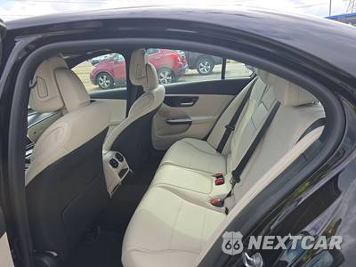 2025 Mercedes-Benz C 300 - zdjęcie 13 z 18 - miniatura