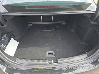 2025 Mercedes-Benz C 300 - zdjęcie 16 z 18 - miniatura