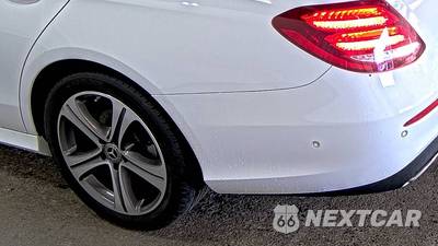 2020 Mercedes-Benz E 350 4MATIC Sedan - zdjęcie 10 z 22 - miniatura