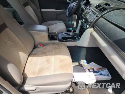 2014 Toyota Camry LE - zdjęcie 8 z 26 - miniatura