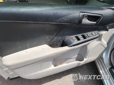 2014 Toyota Camry LE - zdjęcie 9 z 26 - miniatura