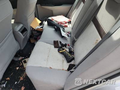 2014 Toyota Camry LE - zdjęcie 13 z 26 - miniatura