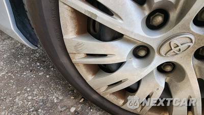 2014 Toyota Camry LE - zdjęcie 19 z 26 - miniatura
