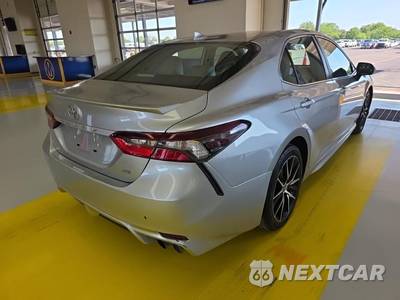 2022 Toyota Camry SE - zdjęcie 4 z 20 - miniatura