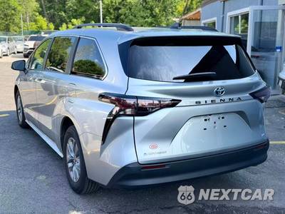 2025 Toyota Sienna LE 8-Passenger 120.5" WB - zdjęcie 5 z 34 - miniatura