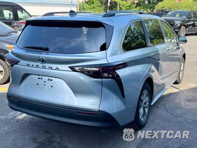 2025 Toyota Sienna LE 8-Passenger 120.5" WB - zdjęcie 6 z 34 - miniatura
