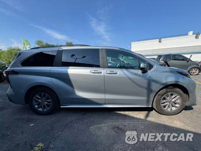 2025 Toyota Sienna LE 8-Passenger 120.5" WB - zdjęcie 7 z 34 - miniatura