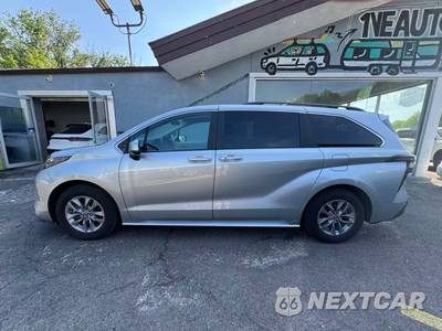 2025 Toyota Sienna LE 8-Passenger 120.5" WB - zdjęcie 9 z 34 - miniatura