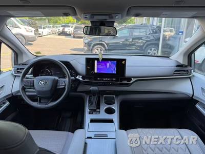 2025 Toyota Sienna LE 8-Passenger 120.5" WB - zdjęcie 22 z 34 - miniatura