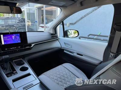 2025 Toyota Sienna LE 8-Passenger 120.5" WB - zdjęcie 24 z 34 - miniatura
