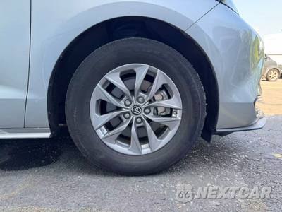 2025 Toyota Sienna LE 8-Passenger 120.5" WB - zdjęcie 29 z 34 - miniatura