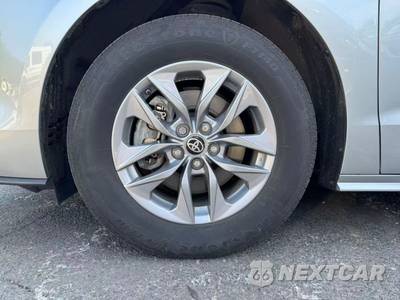2025 Toyota Sienna LE 8-Passenger 120.5" WB - zdjęcie 33 z 34 - miniatura