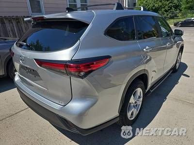 2023 Toyota Highlander LE - zdjęcie 4 z 22 - miniatura