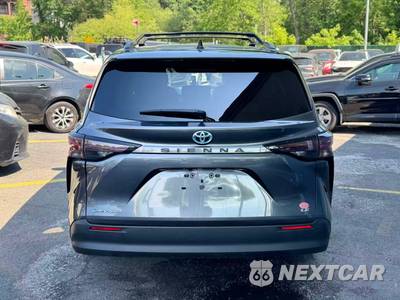 2025 Toyota Sienna LE 8-Passenger 120.5" WB - zdjęcie 4 z 34 - miniatura