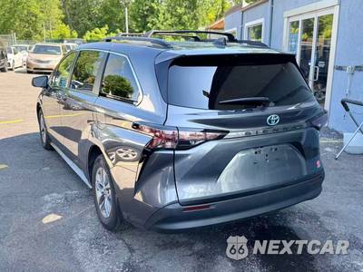 2025 Toyota Sienna LE 8-Passenger 120.5" WB - zdjęcie 6 z 34 - miniatura