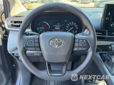 2025 Toyota Sienna LE 8-Passenger 120.5" WB - zdjęcie 9 z 34 - miniatura
