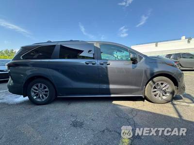 2025 Toyota Sienna LE 8-Passenger 120.5" WB - zdjęcie 8 z 34 - miniatura