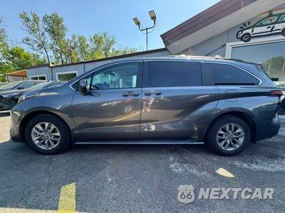 2025 Toyota Sienna LE 8-Passenger 120.5" WB - zdjęcie 7 z 34 - miniatura