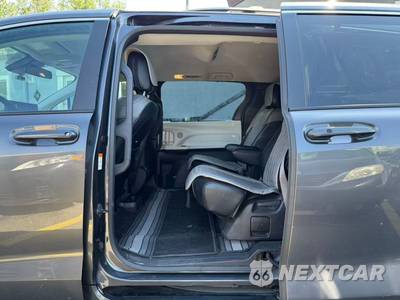 2025 Toyota Sienna LE 8-Passenger 120.5" WB - zdjęcie 19 z 34 - miniatura