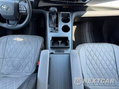 2025 Toyota Sienna LE 8-Passenger 120.5" WB - zdjęcie 24 z 34 - miniatura