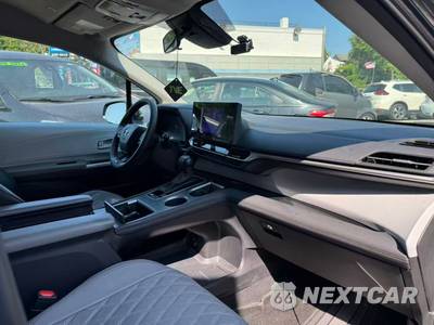 2025 Toyota Sienna LE 8-Passenger 120.5" WB - zdjęcie 26 z 34 - miniatura