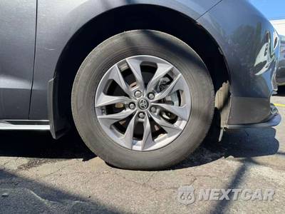 2025 Toyota Sienna LE 8-Passenger 120.5" WB - zdjęcie 28 z 34 - miniatura