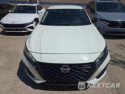 2025 Nissan Altima SR - zdjęcie 2 z 22 - miniatura