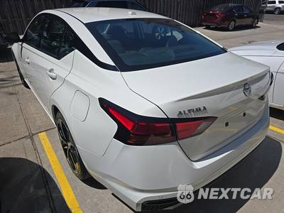 2025 Nissan Altima SR - zdjęcie 6 z 22 - miniatura