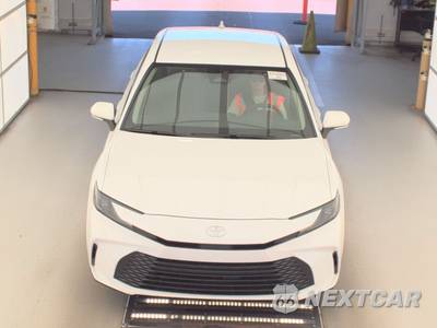 2025 Toyota Camry LE - zdjęcie 2 z 21 - miniatura