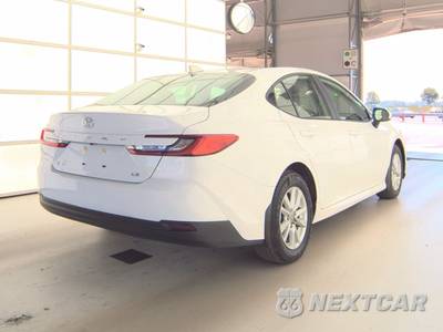 2025 Toyota Camry LE - zdjęcie 4 z 21 - miniatura