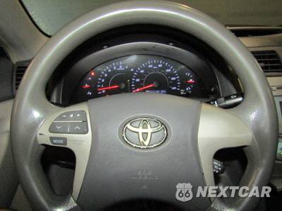 2010 Toyota Camry LE - zdjęcie 11 z 22 - miniatura