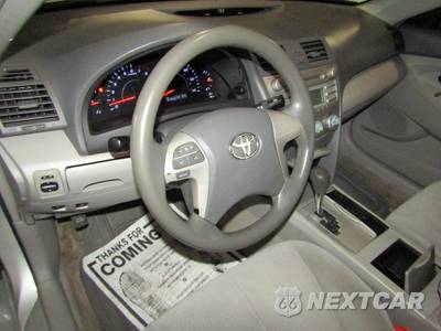 2010 Toyota Camry LE - zdjęcie 9 z 22 - miniatura