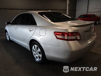 2010 Toyota Camry LE - zdjęcie 4 z 22 - miniatura