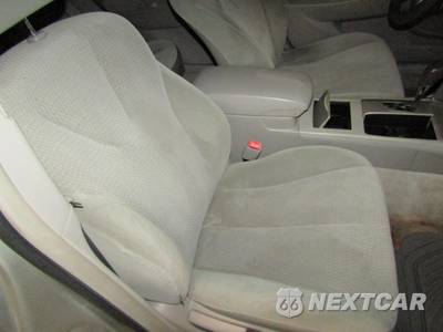 2010 Toyota Camry LE - zdjęcie 16 z 22 - miniatura