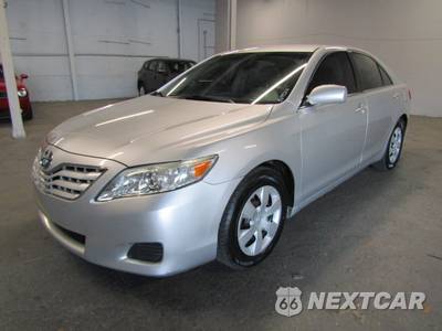 2010 Toyota Camry LE - zdjęcie 1 z 22 - miniatura