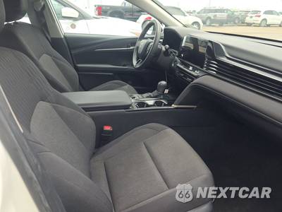 2025 Toyota Camry LE - zdjęcie 8 z 19 - miniatura