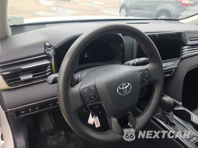 2025 Toyota Camry LE - zdjęcie 10 z 19 - miniatura