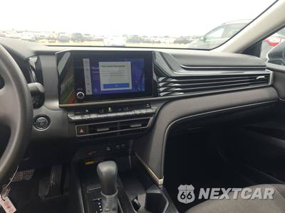 2025 Toyota Camry LE - zdjęcie 11 z 19 - miniatura