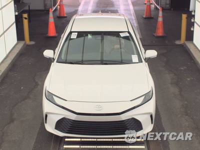 2025 Toyota Camry LE - zdjęcie 2 z 19 - miniatura