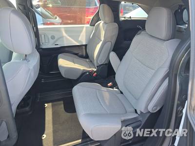 2026 Toyota Sienna LE 8-Passenger 120.5" WB - zdjęcie 13 z 20 - miniatura