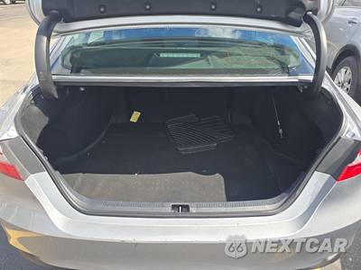 2020 Toyota Camry LE - zdjęcie 16 z 18 - miniatura