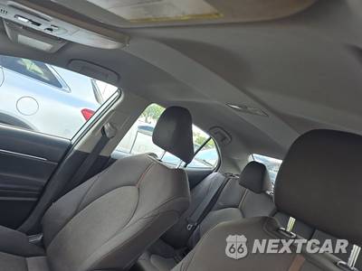 2020 Toyota Camry LE - zdjęcie 18 z 18 - miniatura