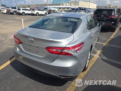 2020 Toyota Camry LE - zdjęcie 4 z 18 - miniatura