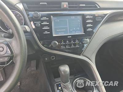 2020 Toyota Camry LE - zdjęcie 11 z 18 - miniatura